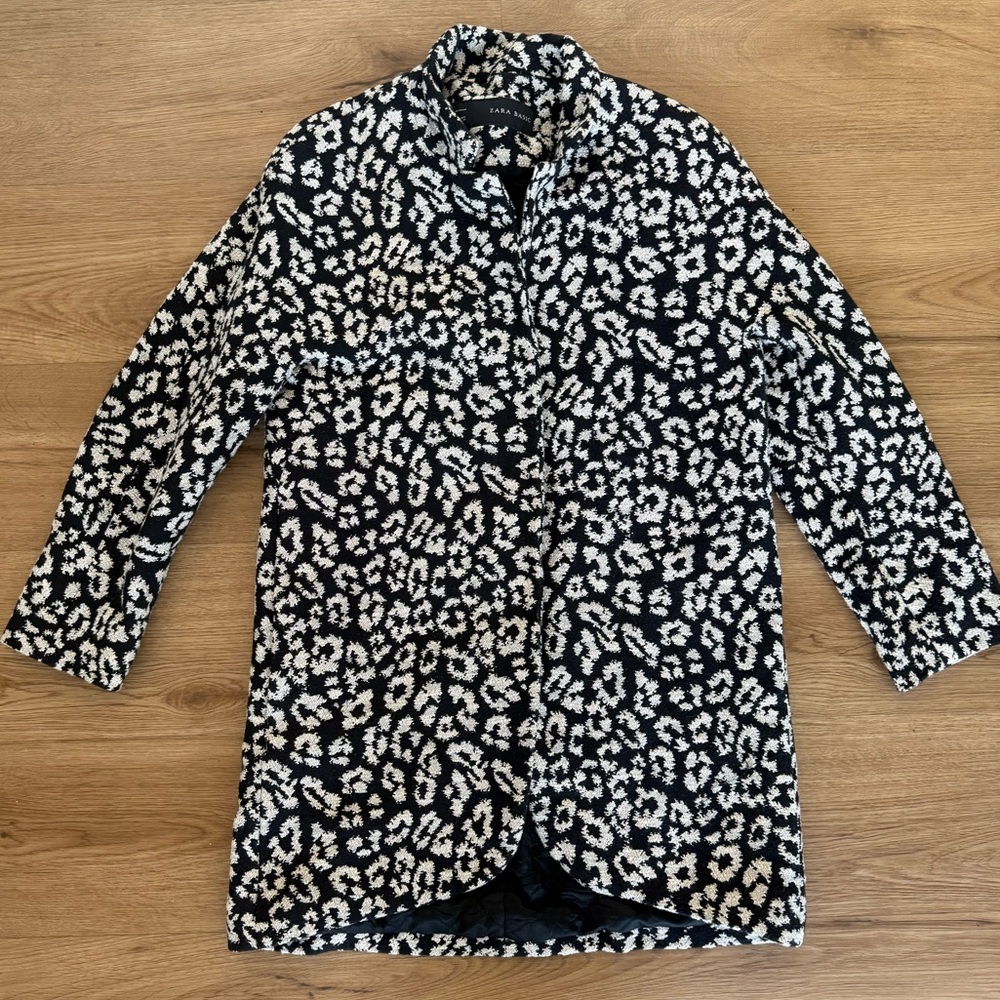 Zara Black and White Lined Classic Teddy Jacket Women’s Size Small
